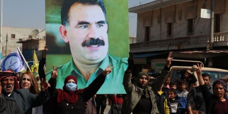 Ciwan û Gelê Tebqa ji bo azadiya Rêber Ocalan meşiyan