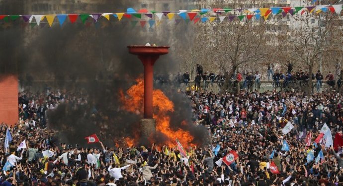 Amed warê Newrozê ye