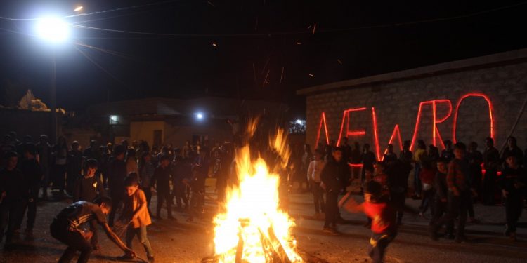 Li Mexmûrê Pîrozbahiyê Newrozê Jinên Ciwan didin destpêkirin