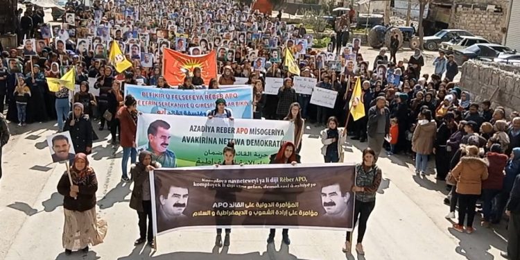 Ciwan û şêniyên Şehba û Efrînê ji bo Rêber Apo meşiyan