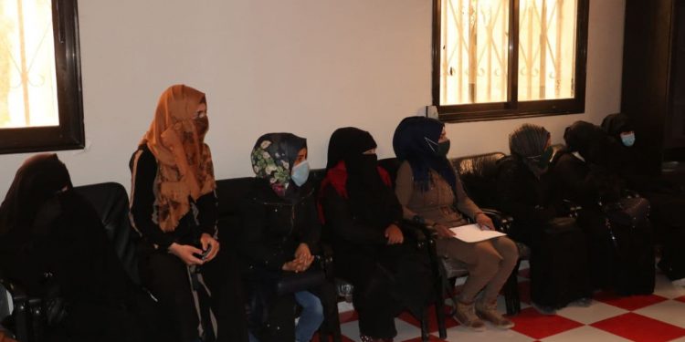 Yekitiya Jinên Ciwan li Tebqayê semînerek li darxist