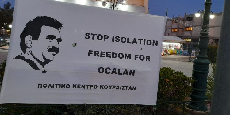 Ciwanên Lavrîoyê li dijî Tecrîdê panqart daliqandin