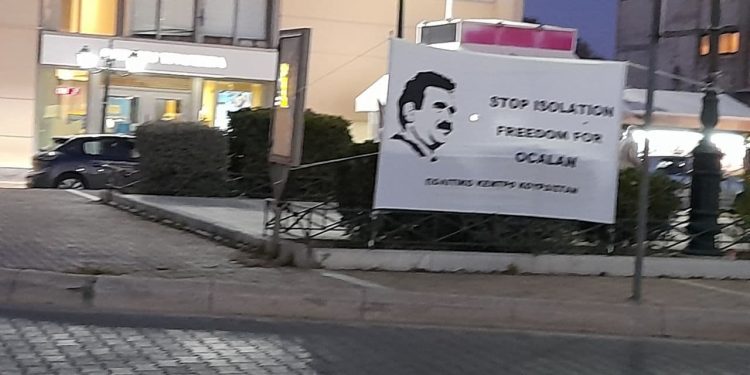 Ciwanên Lavrîoyê li dijî Tecrîdê panqart daliqandin