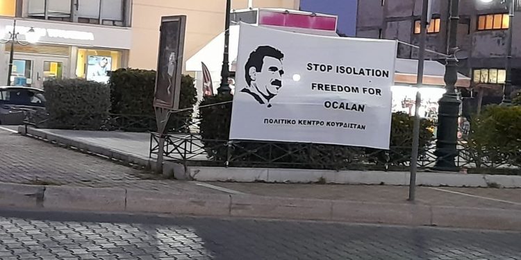 Ciwanên Lavrîoyê li dijî Tecrîdê panqart daliqandin