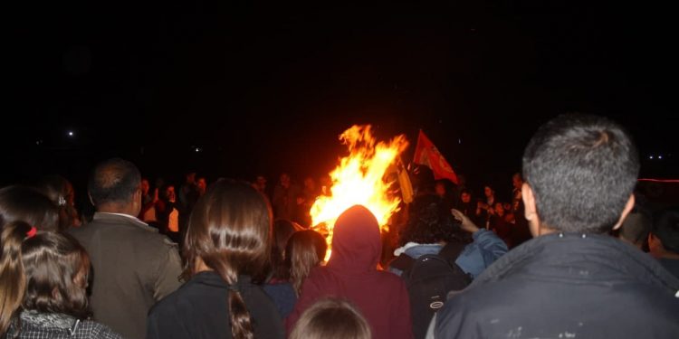 Jinên Ciwan Li Mexmûrê Agirê Newrozê vêxistin