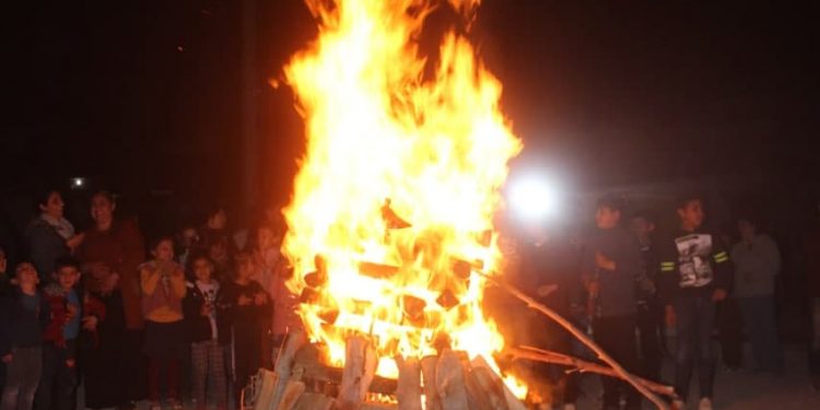 Jinên Ciwan Li Mexmûrê Agirê Newrozê vêxistin