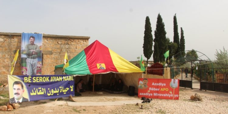 Çalakiya “Konê Parastinê” li pêşiya “Mala Rêbertî” di roja duyemîn de didome