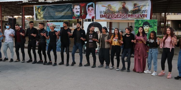 Ciwanên Dêrîkê Rojbûna Rêberê Gelan Pîroz Kirin