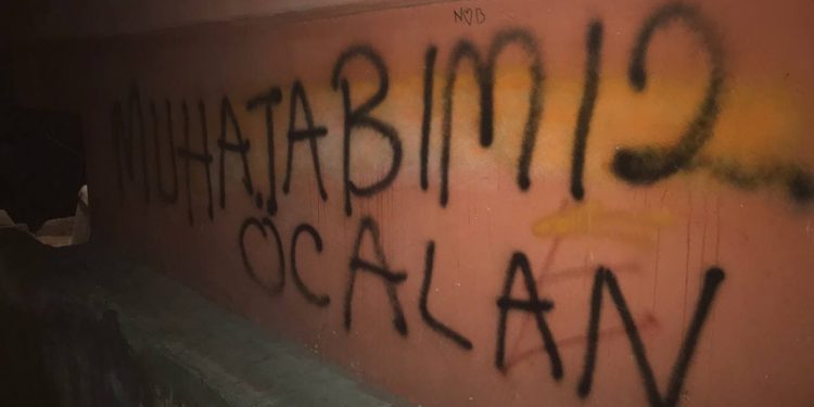 Ciwanên Welatparêz nivîsandin: “Rêbertiya me vîna me ye”