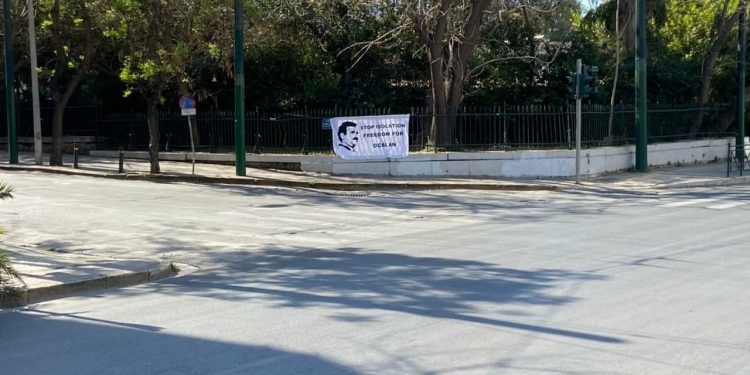 Li Yewnanîstanê ciwan li dijî tecrîdê tevgerê de ne