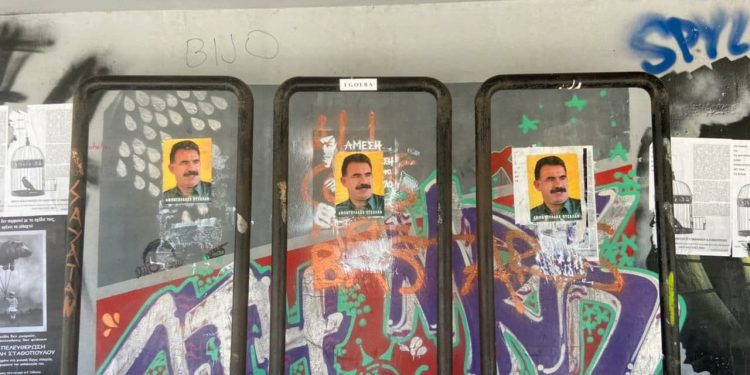 Ciwanên li Atînayê kolan û rêyên xwe bi wêneyên Rêberê Gelan xemilandin