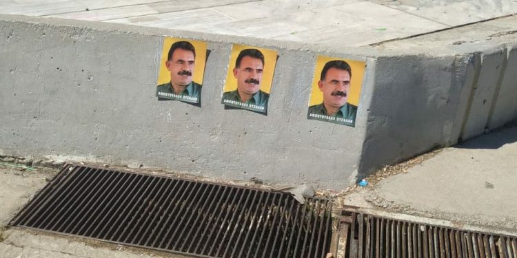 Ciwanên li Atînayê kolan û rêyên xwe bi wêneyên Rêberê Gelan xemilandin