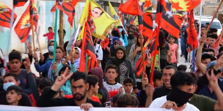 Ciwanên Şengalê dijî dagirkeriya dewleta Tirk meşiyan