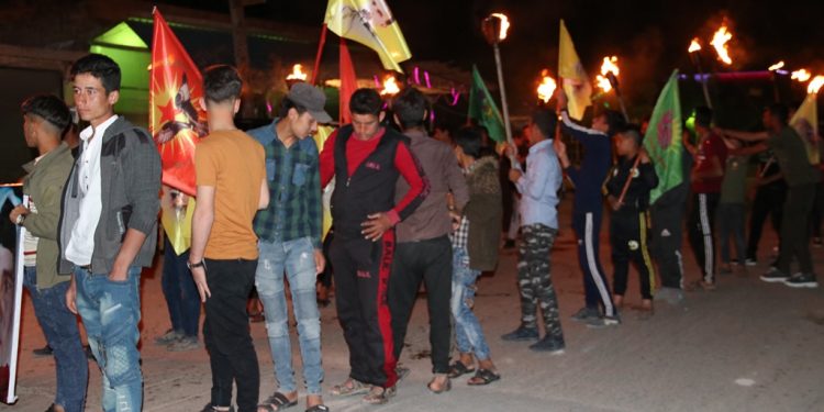 Ciwanên Dêrîkê li dijî dagirkeriya Dewleta Tirk meşeke meşaleyî pêk anîn