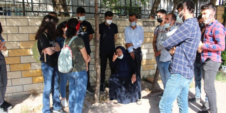 Ciwanên HDP’yî çûn serdana Dayîka Emîne