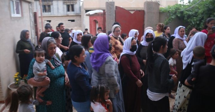 QSD’ê Ciwanekî Êzidî li Qampa Holê ji destê DAİŞ’ê rizgar kir