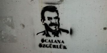 DGH’ê li dijî tecrîdê portreyên Rêber Apo li ser dîwarên Stenbolê çêkir