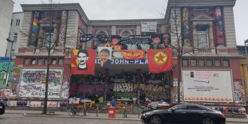 Li Hamburgê ciwanan panqarta Rêberê Gelan û Şehîd Sînan Dersîm daliqand