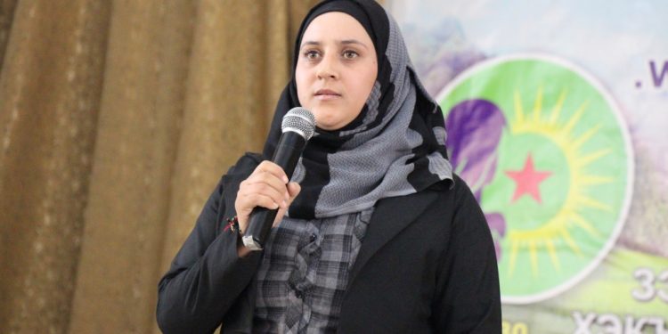 Jinên ciwan li Minbicê bi boneya salvegera şehadeta Zîlan mîhrîcanek lidarxist