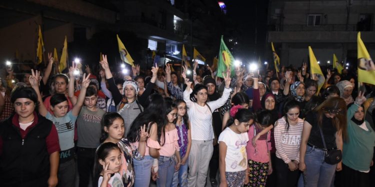 Ciwanan li Helebê meşeke girseyî ve piştgirî da gerîla