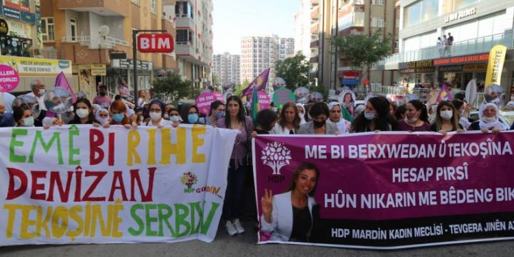 Polîsên faşîst xwestin pêşiya jinan bigrin – Jin li Mêrdînê meşiyan