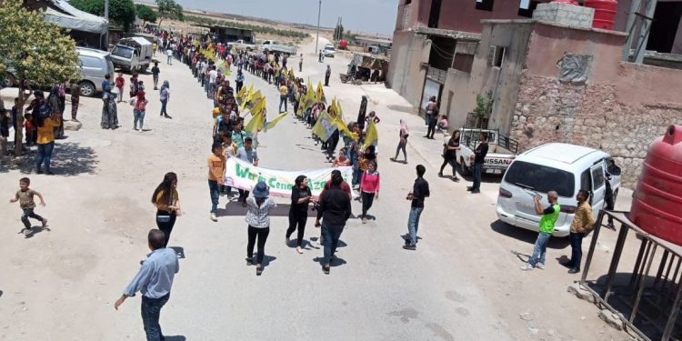 Xwendekar û Mamosteyên şehbayê li dijî êrişên Dewleta Tirk meşiyan