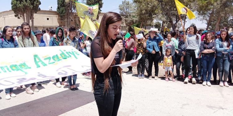 Xwendekar û Mamosteyên şehbayê li dijî êrişên Dewleta Tirk meşiyan