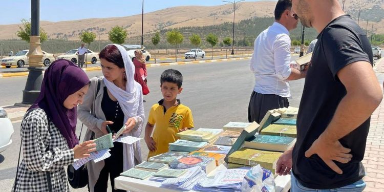 Ciwanan li Helebceyê pirtûkên Rêber Apo belav kirin