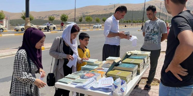 Ciwanan li Helebceyê pirtûkên Rêber Apo belav kirin