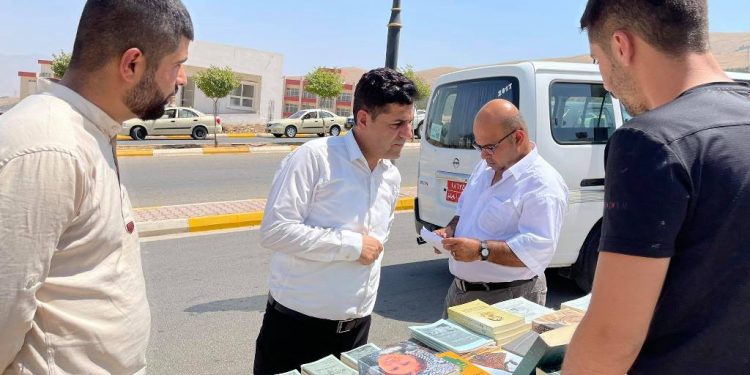 Ciwanan li Helebceyê pirtûkên Rêber Apo belav kirin