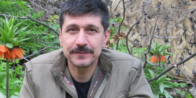 Fermandar Ûlaş: Hevalên me yên di zîndana de pêwîst e bizanin ku em tim wan difikirin, mejiyê me tim li ser wan e