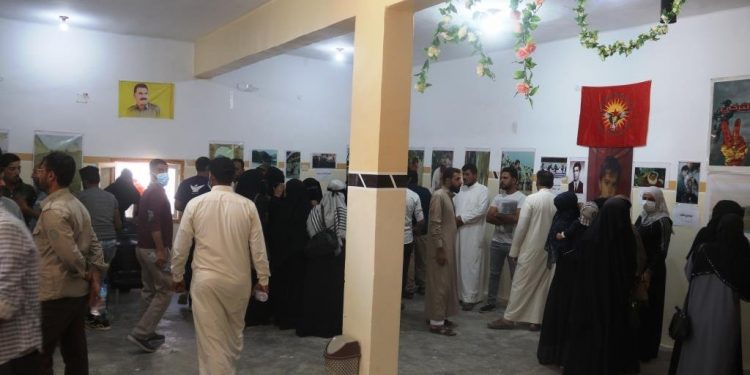 Ciwanan li Hecînê Pêşengeha wêneyên Rêber Apo vekirin