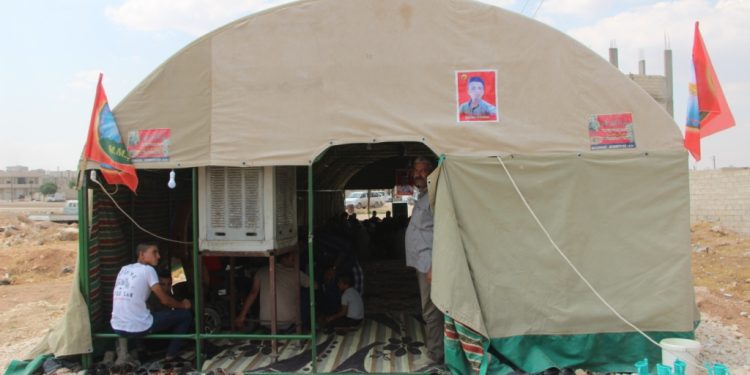 Li Kobanê gel sersaxî ji malbatên her sê Şehîdên ciwanan xwestin