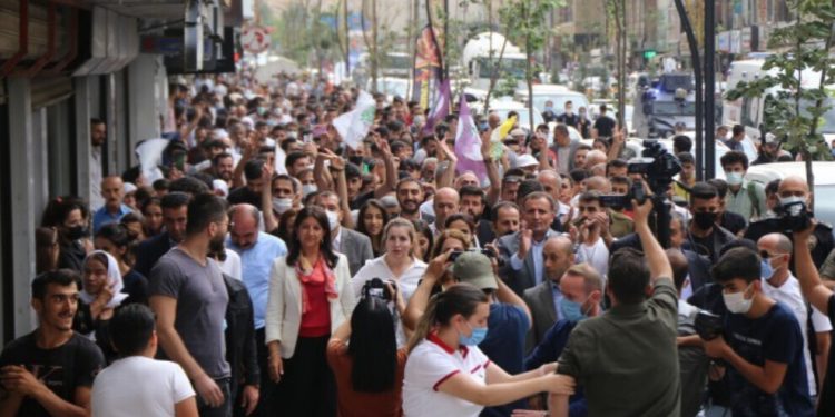 Ev der Gever e – Ev meş jî li dijî tecrîdê ye