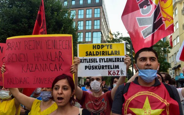 Ciwanan bang kir: Em ê nehêlin HDP were girtin