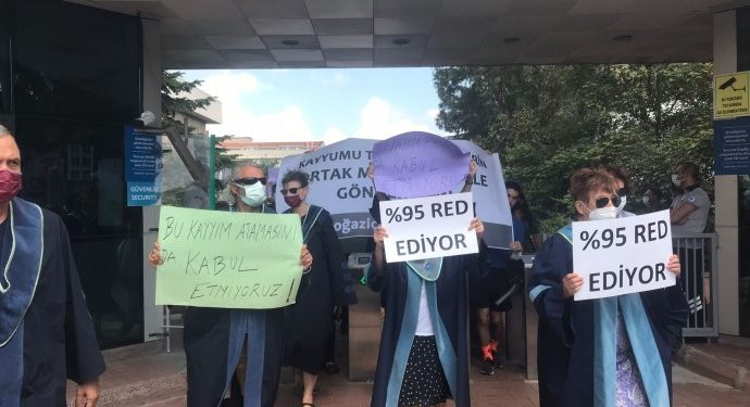 Akademîsyenên Boğaziçi: Qeyûm wê biçin, em ê bimînin