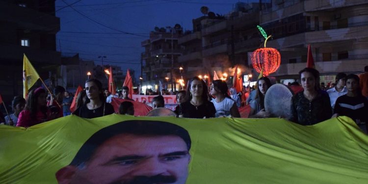 Ciwanên Qamişlo li dijî êrişên Dewleta Tirk meşiyan