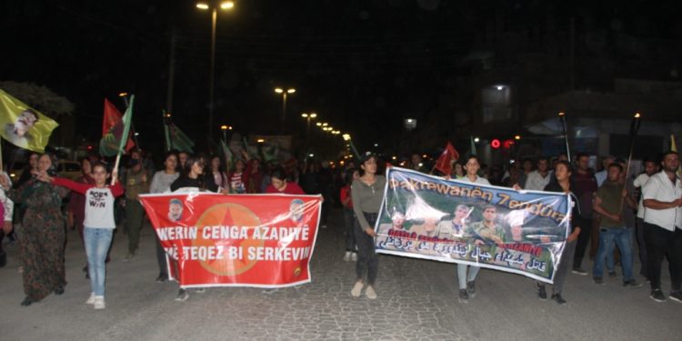 Ciwanên Kobanê li dijî dijminahiya PDK’ê meşiyan