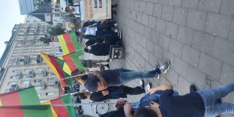 Ciwanên Hamburgê ji bo êrişên li ser Kurdistanê daketin qadan