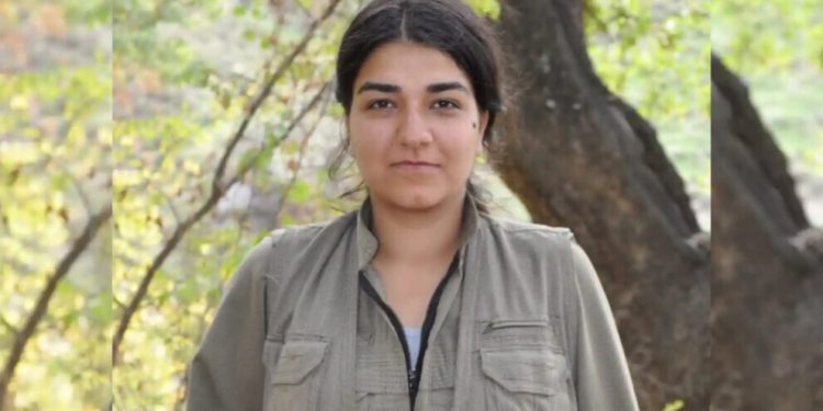 Malbata Şehîd Dîcle Uzum Cenazeya keça xwe girtin