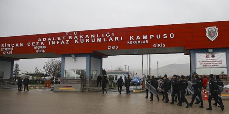 Ji 3 jinên girtî re cezayê dîsîplînê ji ber govend hat birîn