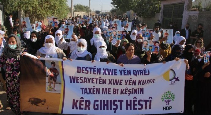 Dayîk bi hêrsin: Kêr gihişt hestî