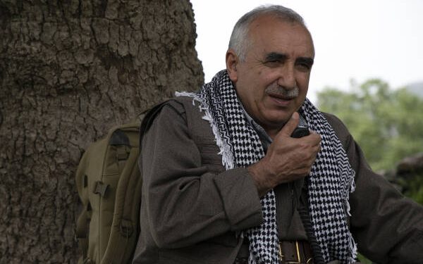 Karayılan: Ev dijmin niha nikare bi me re şerekî normal bimeşîne, Ya dike bi çekê hewayî êriş bike yan jî bi çekê kîmyewî êriş bike