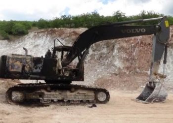 LEZGÎN – Li Licê makîneyên rê li Qereqolan re vedikirin hatin şewitandin