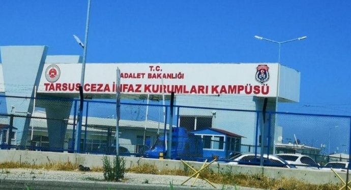 Leşkerên Faşîst Girtiya Jin tacîz kirin