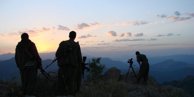 Ji Pênûsa Gerîla – DIXWESTIN BI HEV RE ADAREKE BIHARÎ YA BI ŞANAZ DERBAZ BIKIN