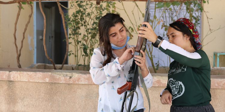 Perverda xweparastinê ya jinên ciwan