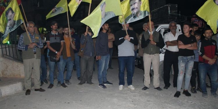 Ciwanên Apoyî li Helebê li dijî komployê meşiyan