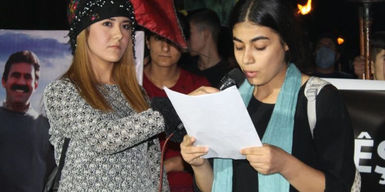 Ciwanên Apoyî li Helebê li dijî komployê meşiyan