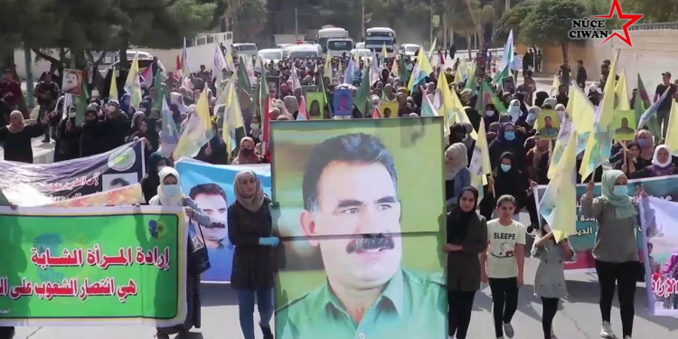 Jinên Ciwan li Tebqayê meşiyan